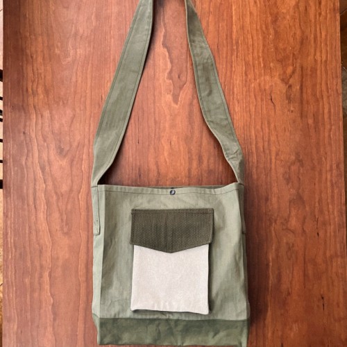 shoulder bag / khaki green