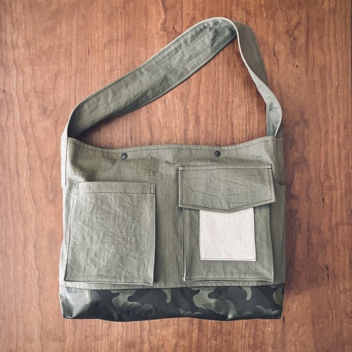 shoulder bag / khaki green