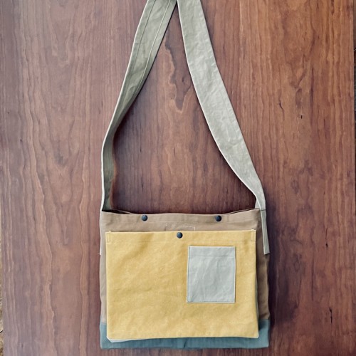 shoulder bag / autumn color / big yellow pocket