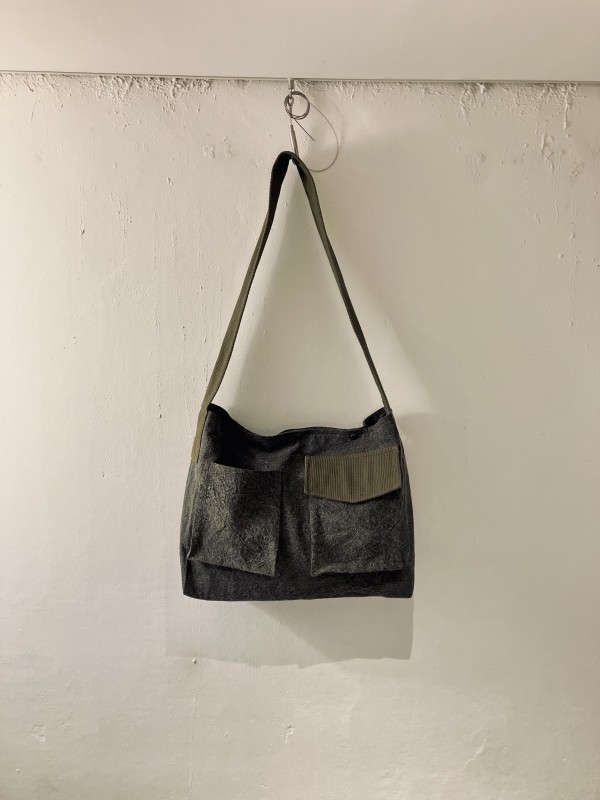 CHARCOAL-DYED (炭染め) Shoulder Bag /BLACKのサムネイル